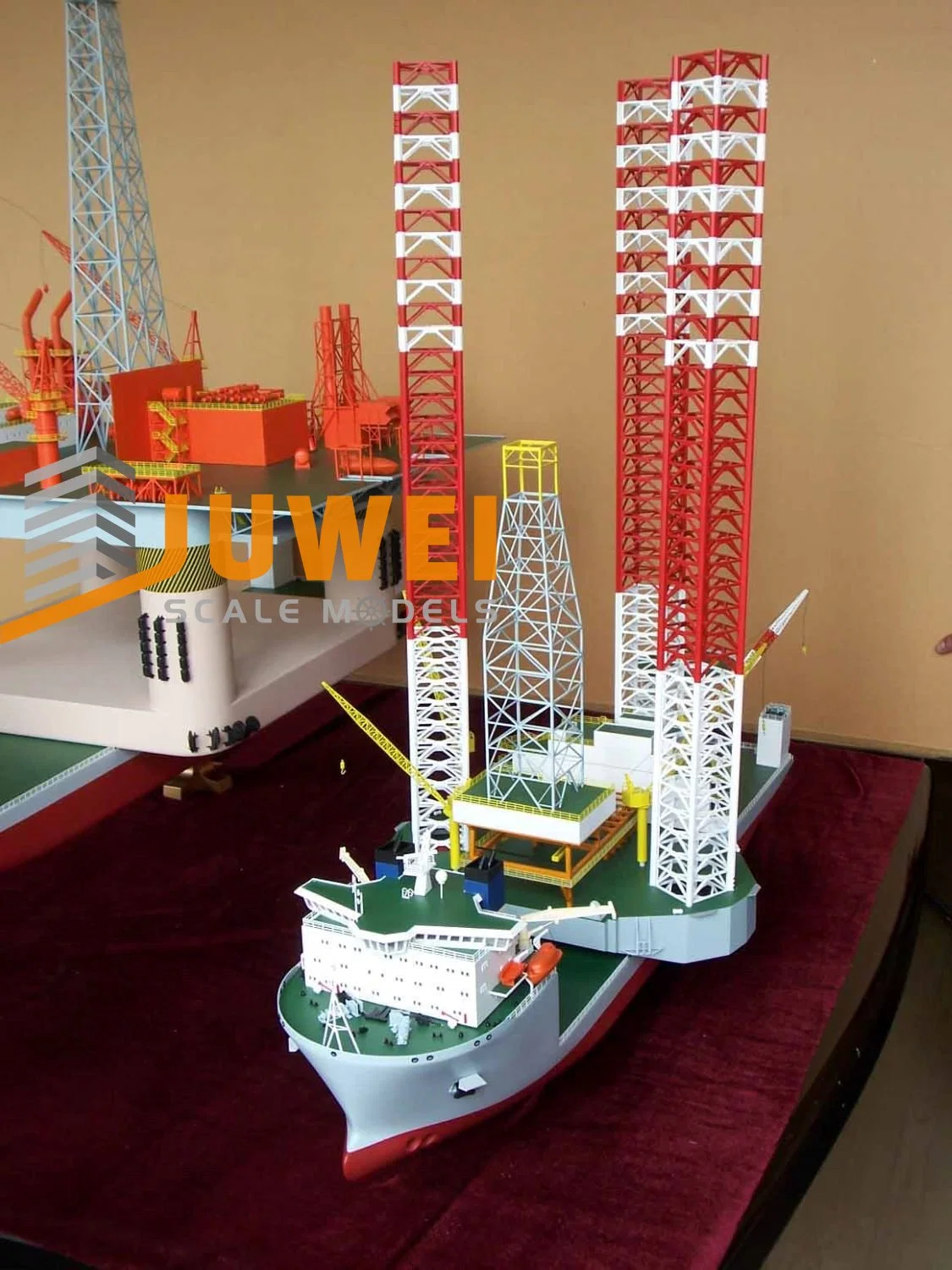 Miniature Scale Drilling Ship Model for Offshore Operation (JW-17)