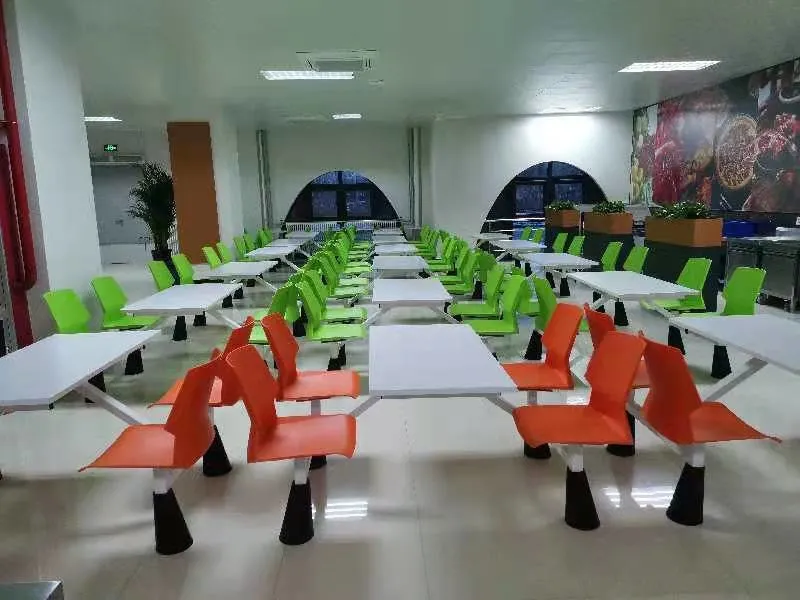 Personal comedor de la Escuela Cantina Mesa y silla