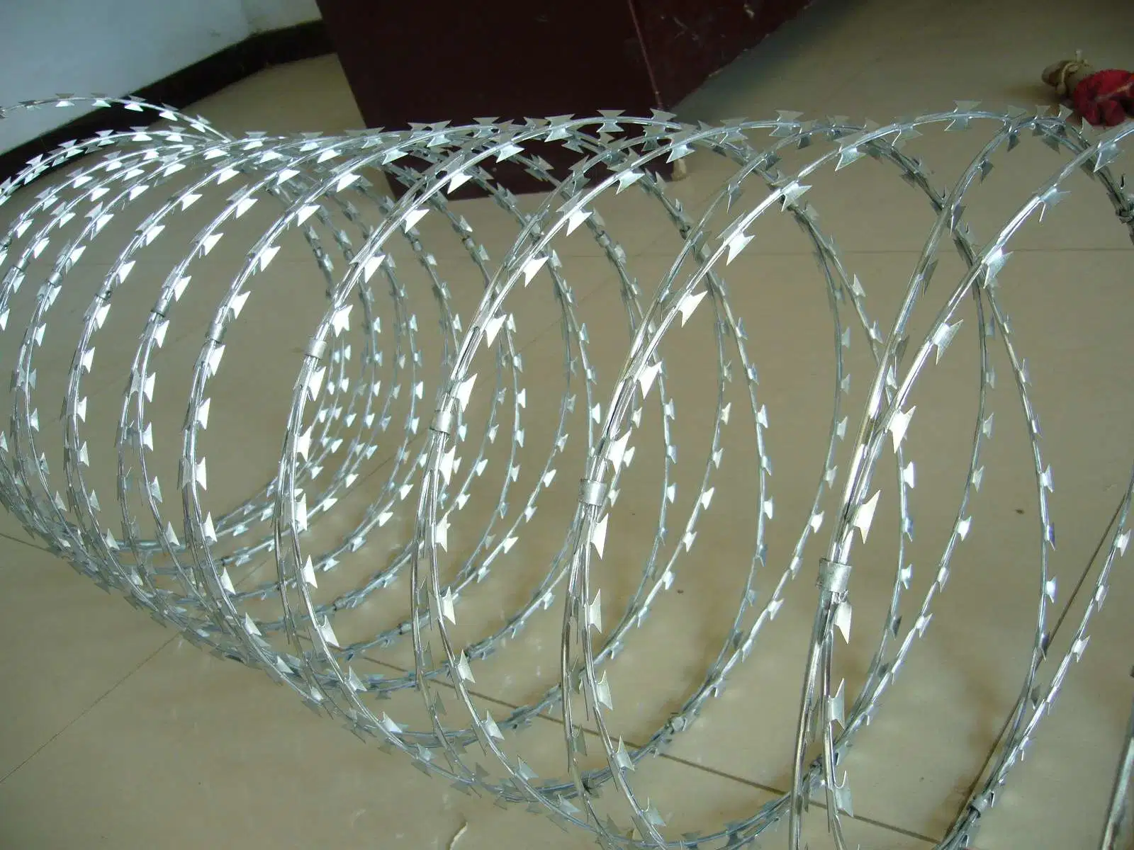 Galvanized Steel Razor Barbed Wire Bt0-22 Razor Barbed Wire Mesh for Cross Razor Barbed Wire for Protection