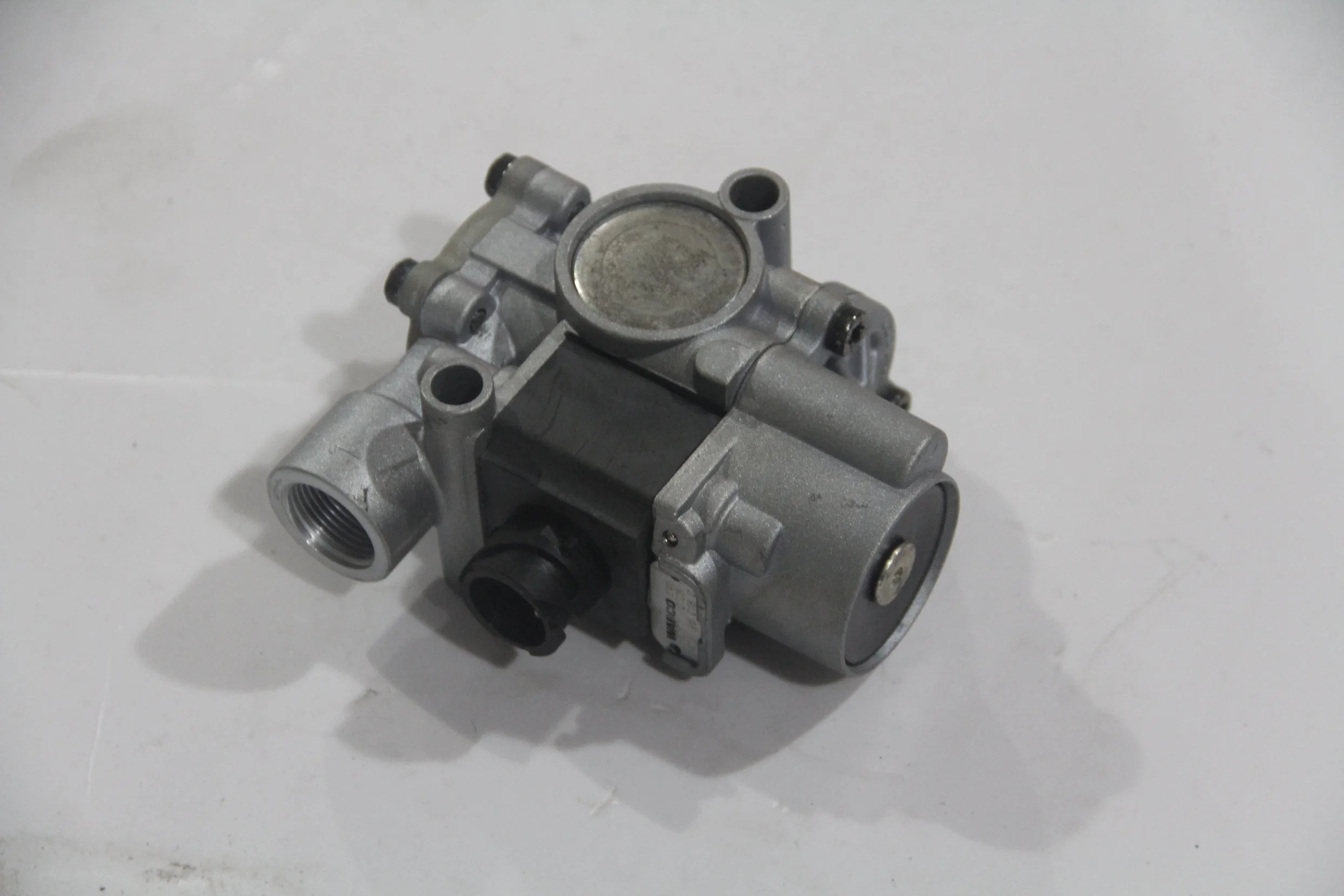 ABS Magnetic Valve Magnetic Valve for Air Piping Brake System of Bm090 Daewoo Bus