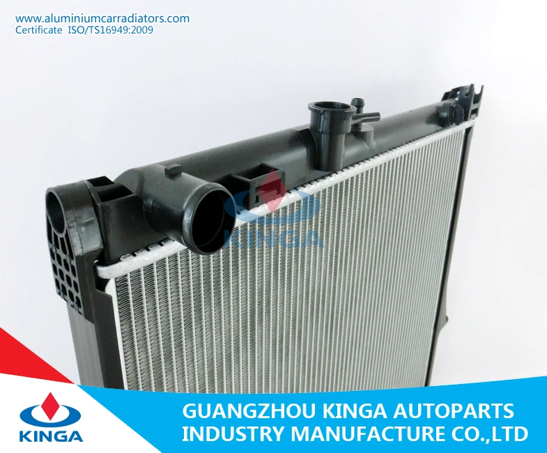 Wavy Fin Car Radiator for Pickup Dmax 2006- ISO 9001 / Ts 16949 Approved