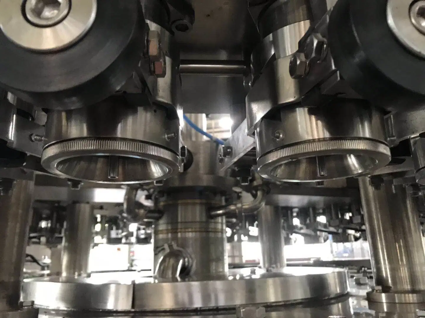 Aluminium Pet Can Energy Juice Kohlensäurehaltige Getränke Einfüllungen Versiegelung Maschine (GDF24-6)