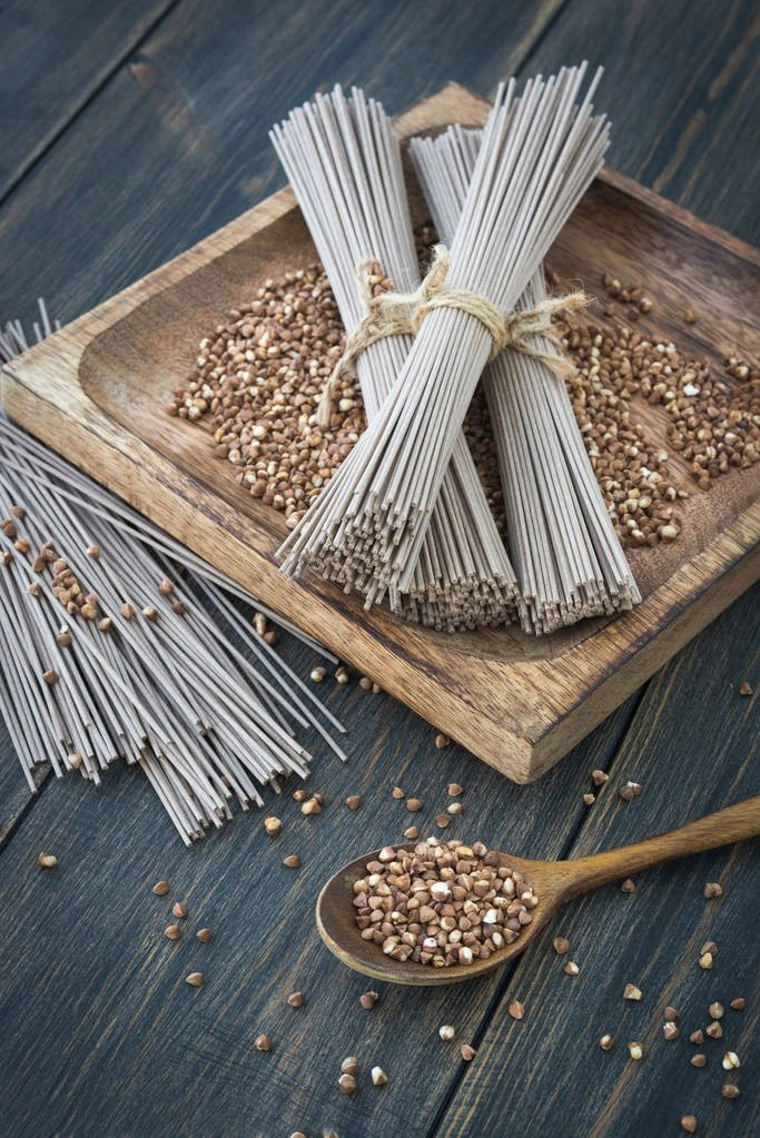 Los alimentos el trigo sarraceno Soba Deliciousvegetarian Fideos Fideos Instantáneos Seeling de vuelta rápida de embalaje Los fideos