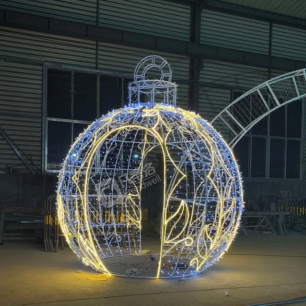 Decoración de Navidad personalizada con arco de bolas gigantes para decoración de centro comercial