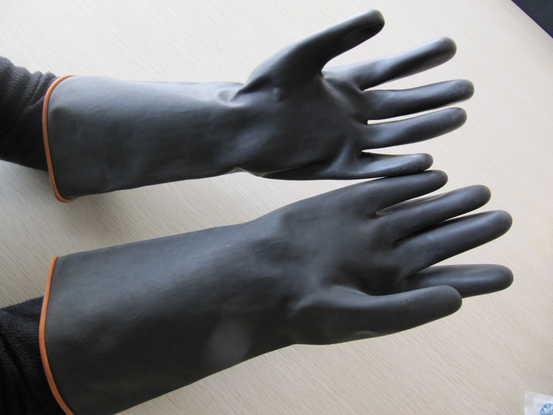 110g de gants de latex résistant aux produits chimiques industriels Gants Les gants en latex noir