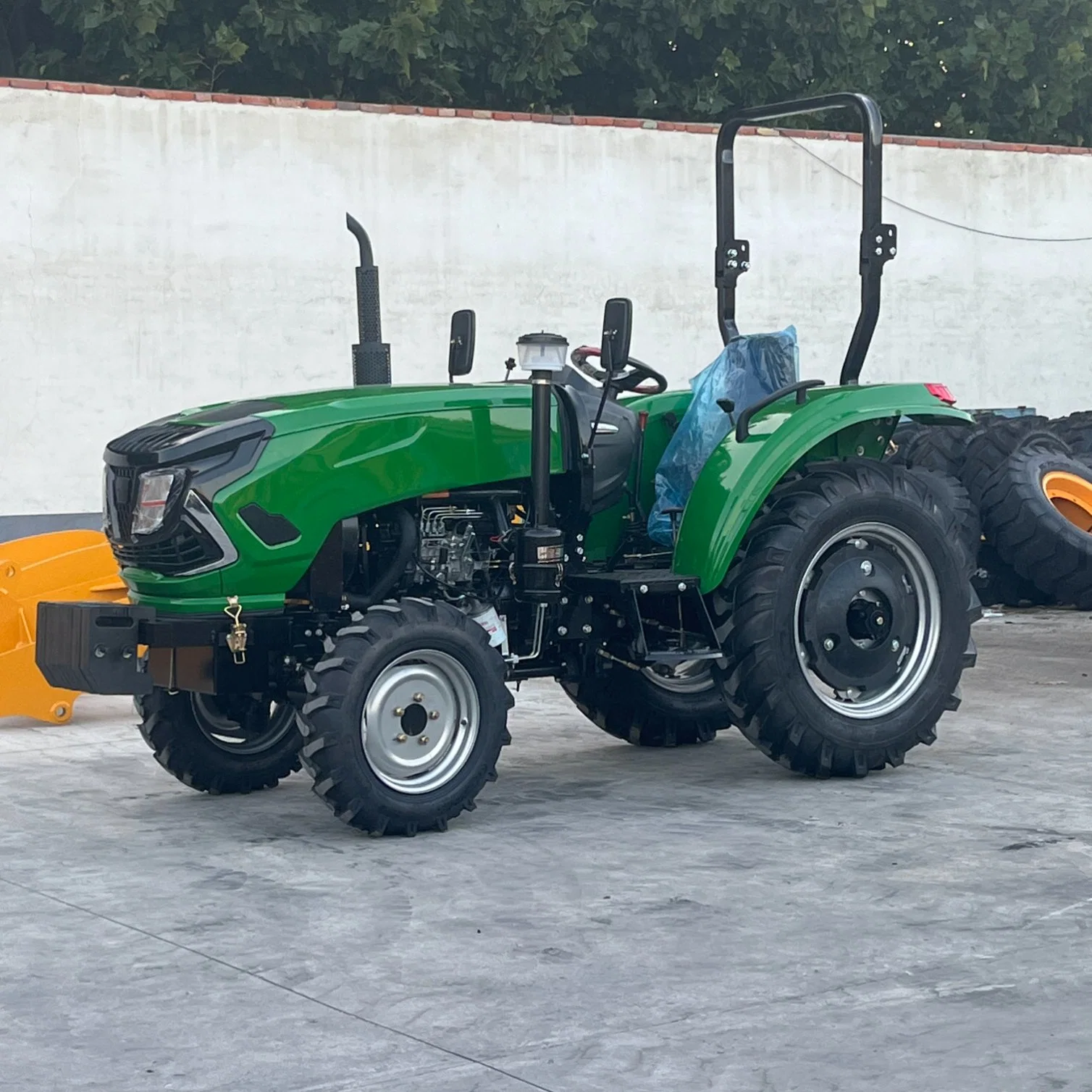 Compact Garden Orchard Vineyard Greenhouse 4WD 50hp/60HP/70hp/80hp/90hp/100hp/120hp tractor agrícola con Piezas opcionales