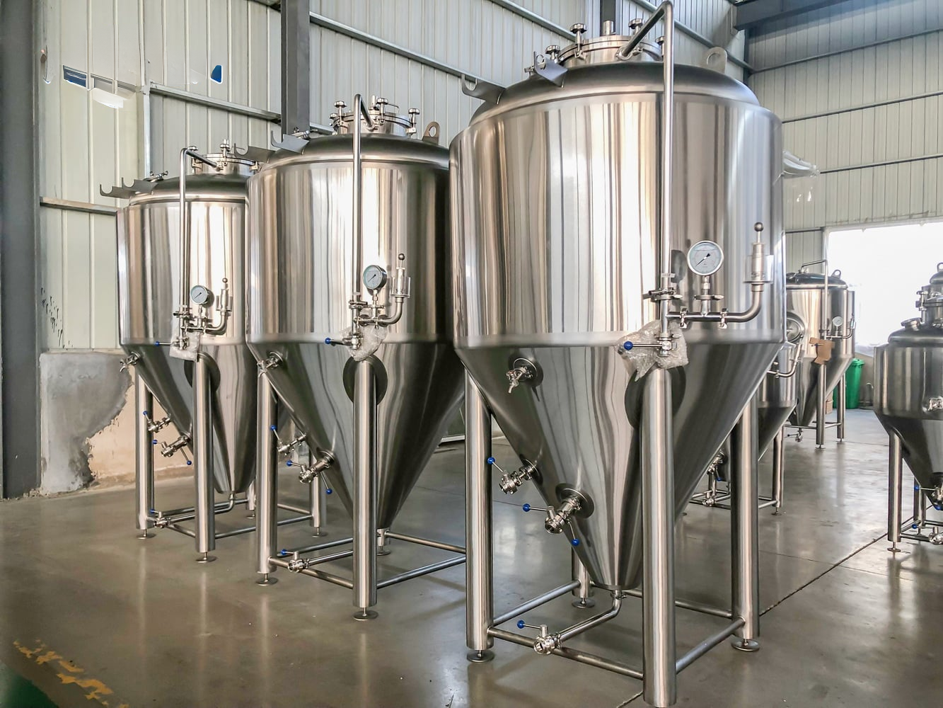 3000L Stainless Steel Cylinder Conical Tanks CCT Beer Fermentation Tank Stainless Conical Fermenter Beer Brewery Equipment