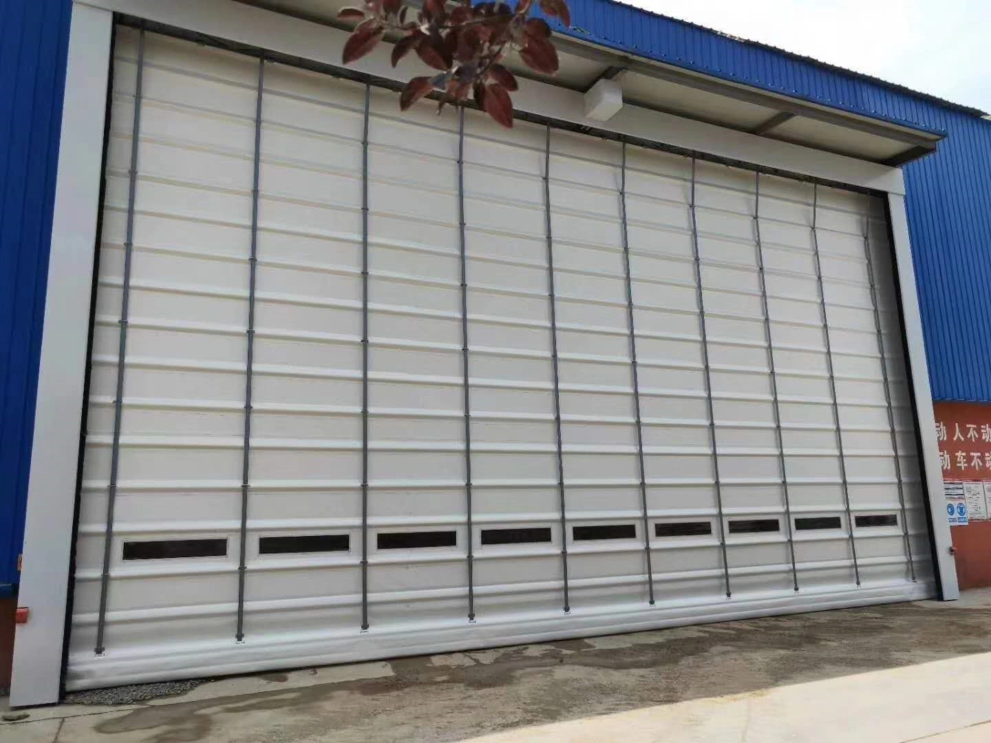 Auto Galvanized Steel Warehouse Industrial Sectional Siliding Door