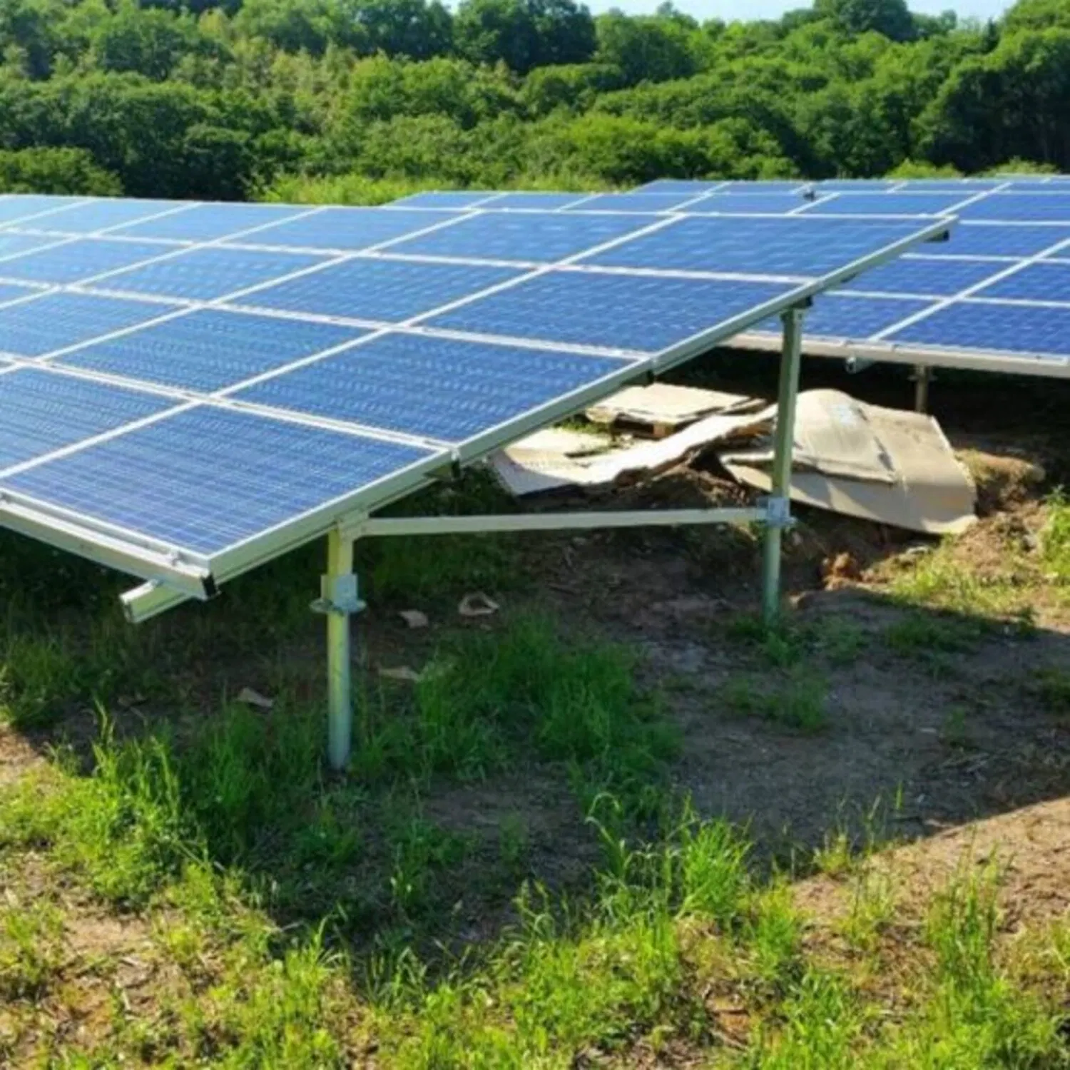 Support de montage réglable en aluminium pour panneau solaire au sol.