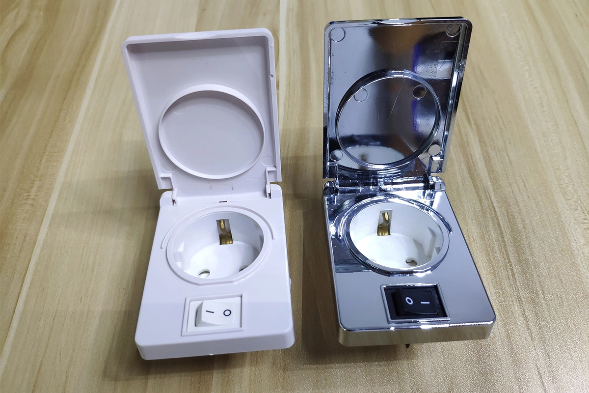 Hot Sales IP44 Design Power Socket with Waterproofed Switch for Bath Furniture Bathroom Cabinet Ce