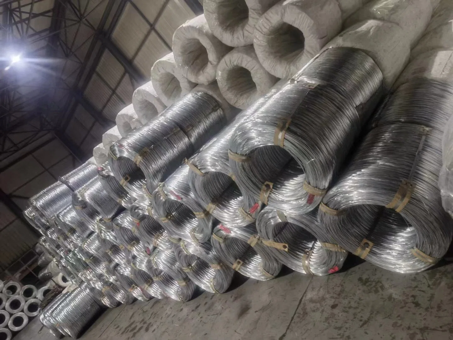 Ms Hot Dipped Galvanized Steel Wire with AISI 1008 1006 0.3mm 2mm 4mm 6.5mm ASTM Custom Gauge in Barbed Wire Electric Cable for Hanger