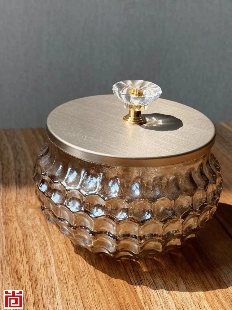 Marvellous Design Shining Amber Color Glass Round Candle Holder with Unique Lid