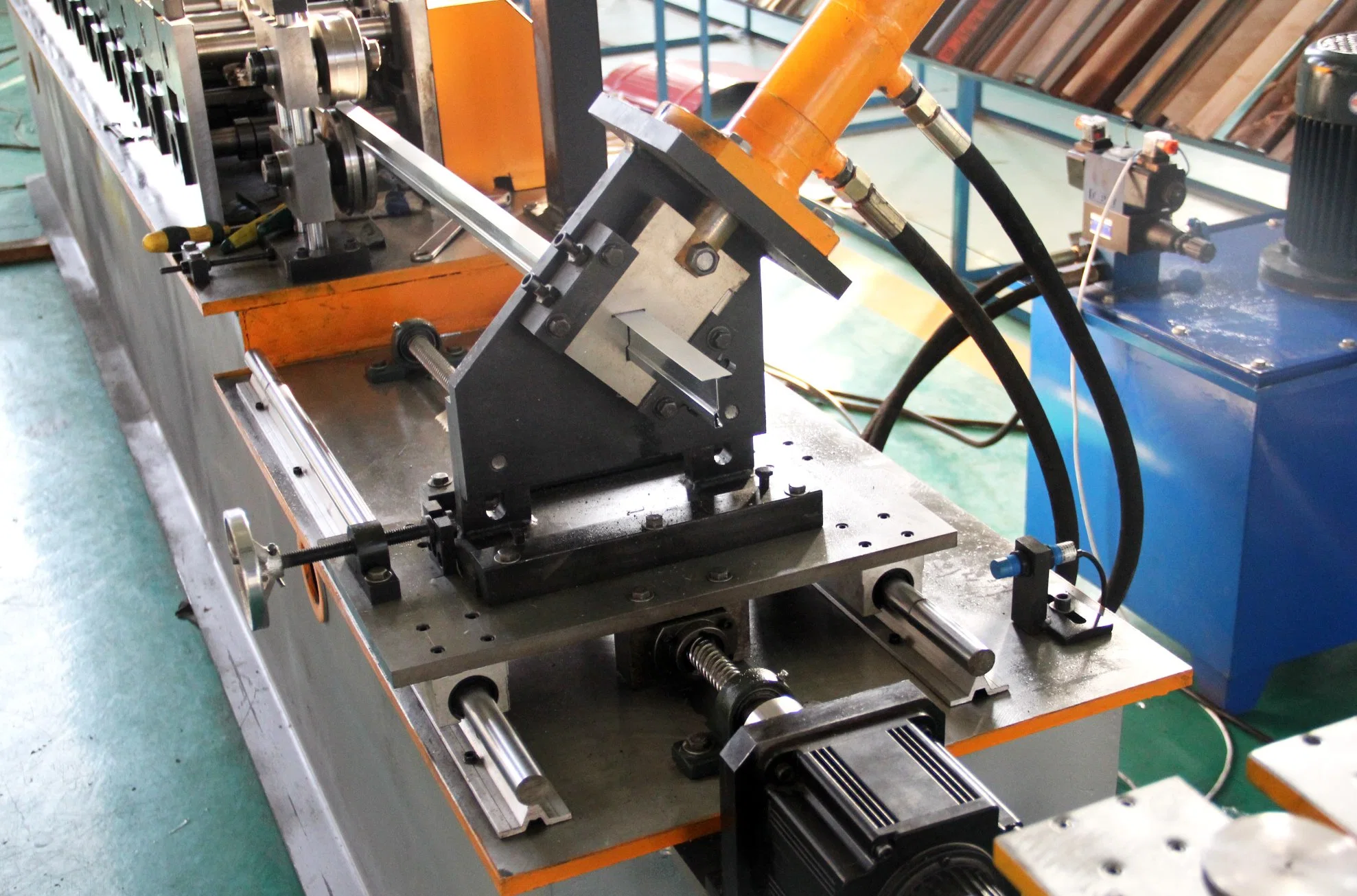 Automatic Steel T Bar Roll Forming Machine, Ceiling System T Grid Making Machine, Main T and Cross T Bar Machine