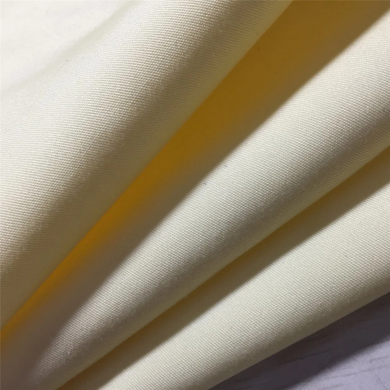 Tr85/15 Polyester/Viscose Blended Woven 2/1twill Very Soft Handfeeling Fluorescence Color Work-Clothes Suit Fabric Wholesale/Supplier Hot Saling