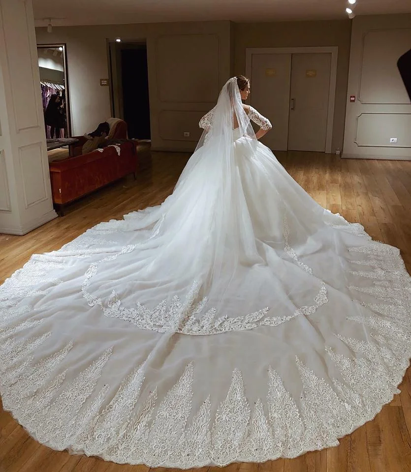 Robe de mariée arabe sur mesure en dentelle perlée avec jupe de bal et manches 1/2 SA20178