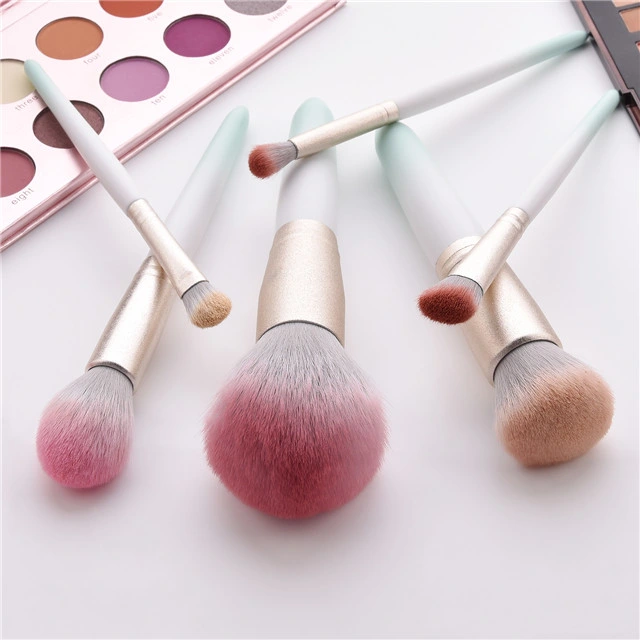 Amazon Premium 2021 Private Label Wholesale/Supplier 12 PCS Gradient Green Makeup Brushes Kit Eyeshadow Lip Brush