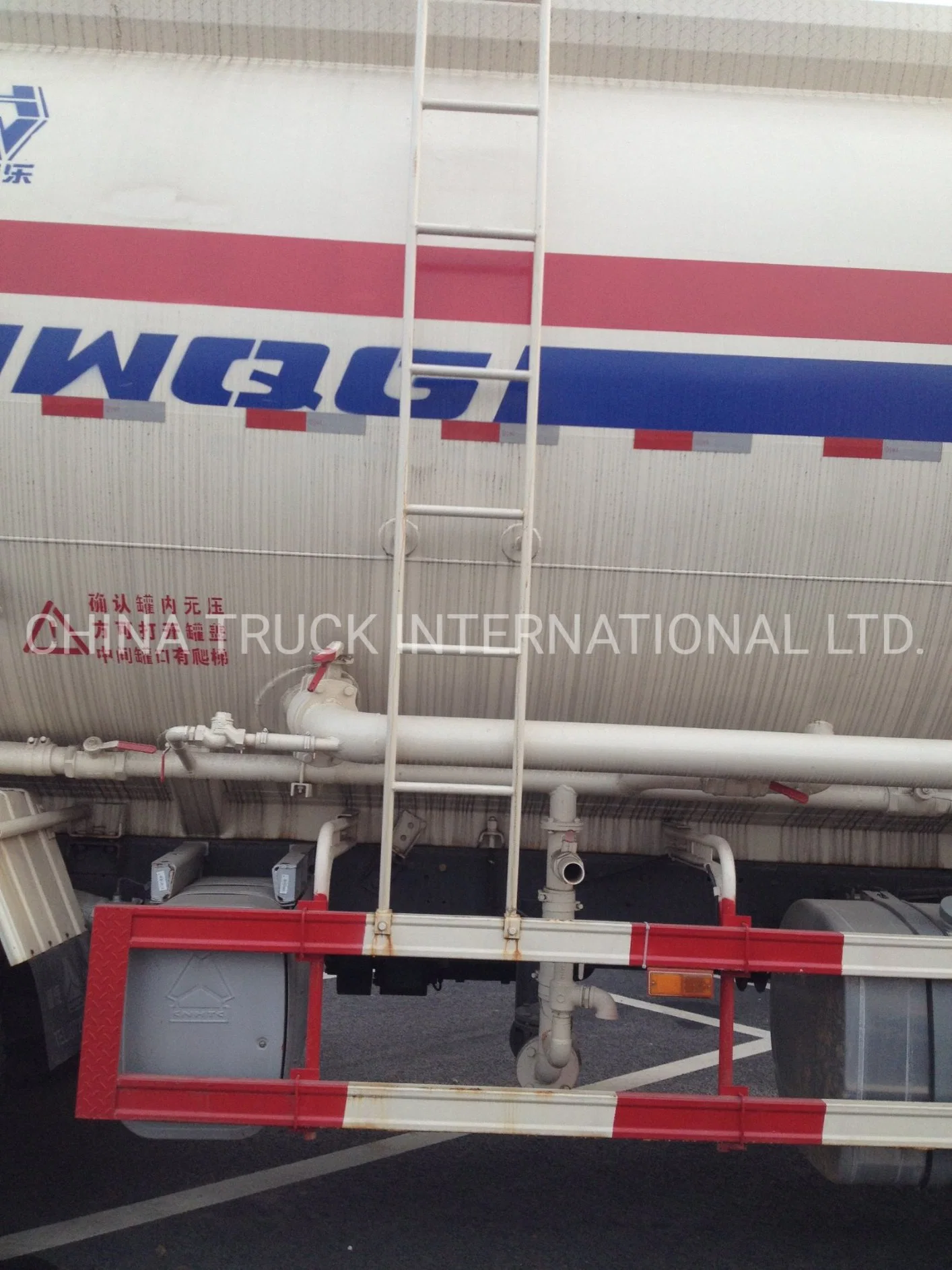 Sinotruk HOWO 6X4 Bulk Cement Tanker Truck