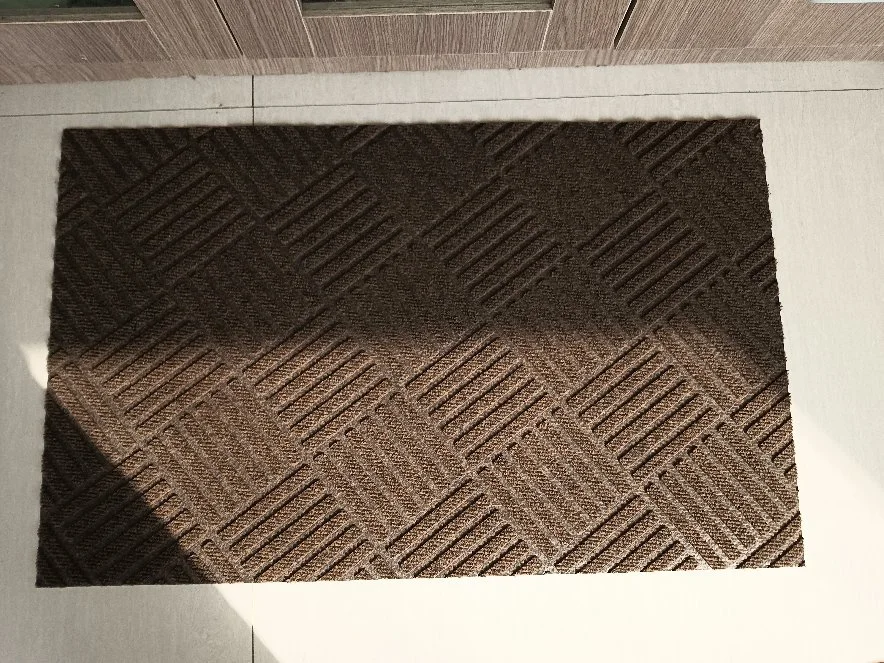 Six-Stroke Bar Design Full Ribbed Embossed Mat