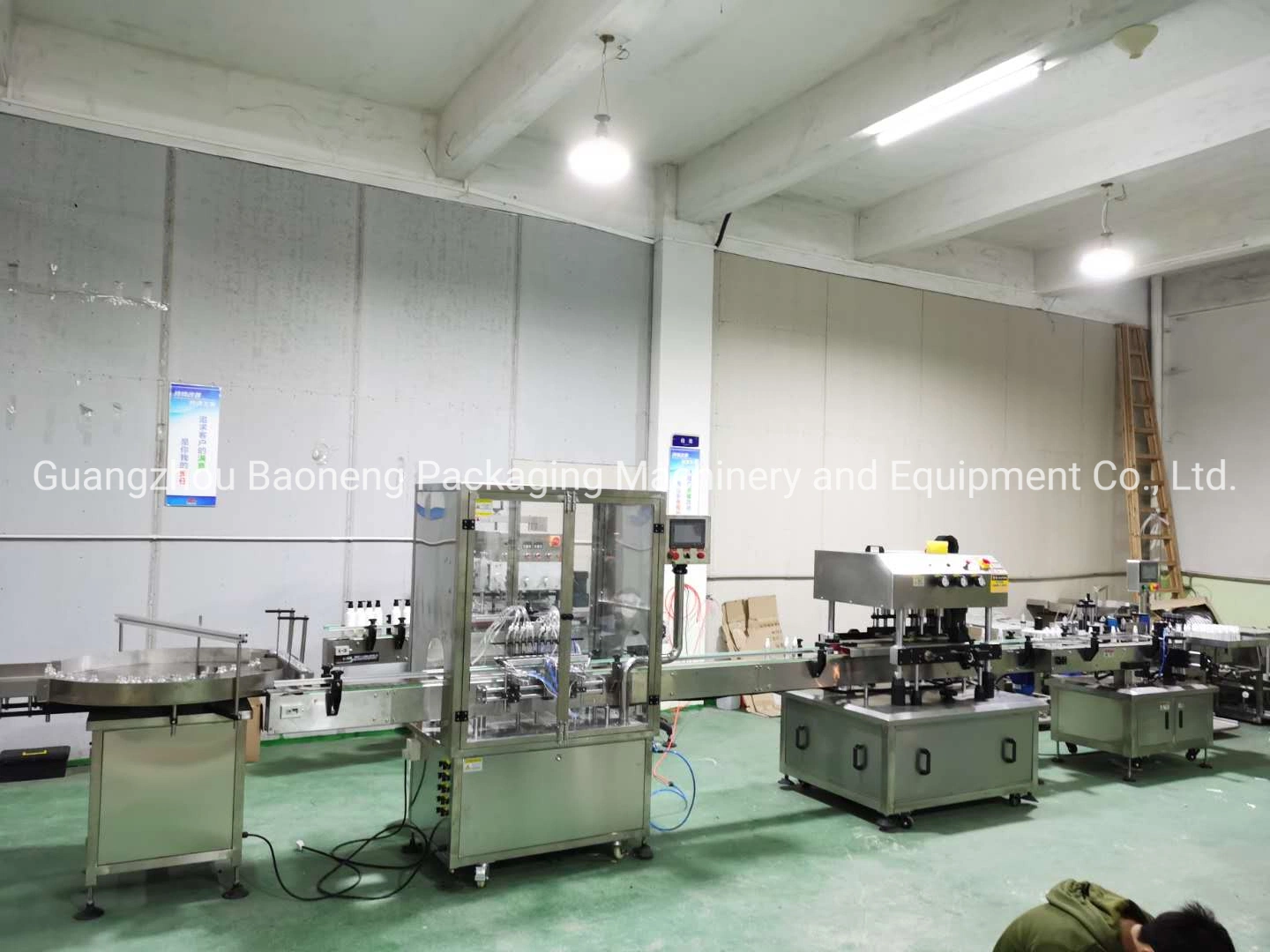 Well Made Automatic Linear Bottle Universal Capping Machine with High-Speed Cap Screwing