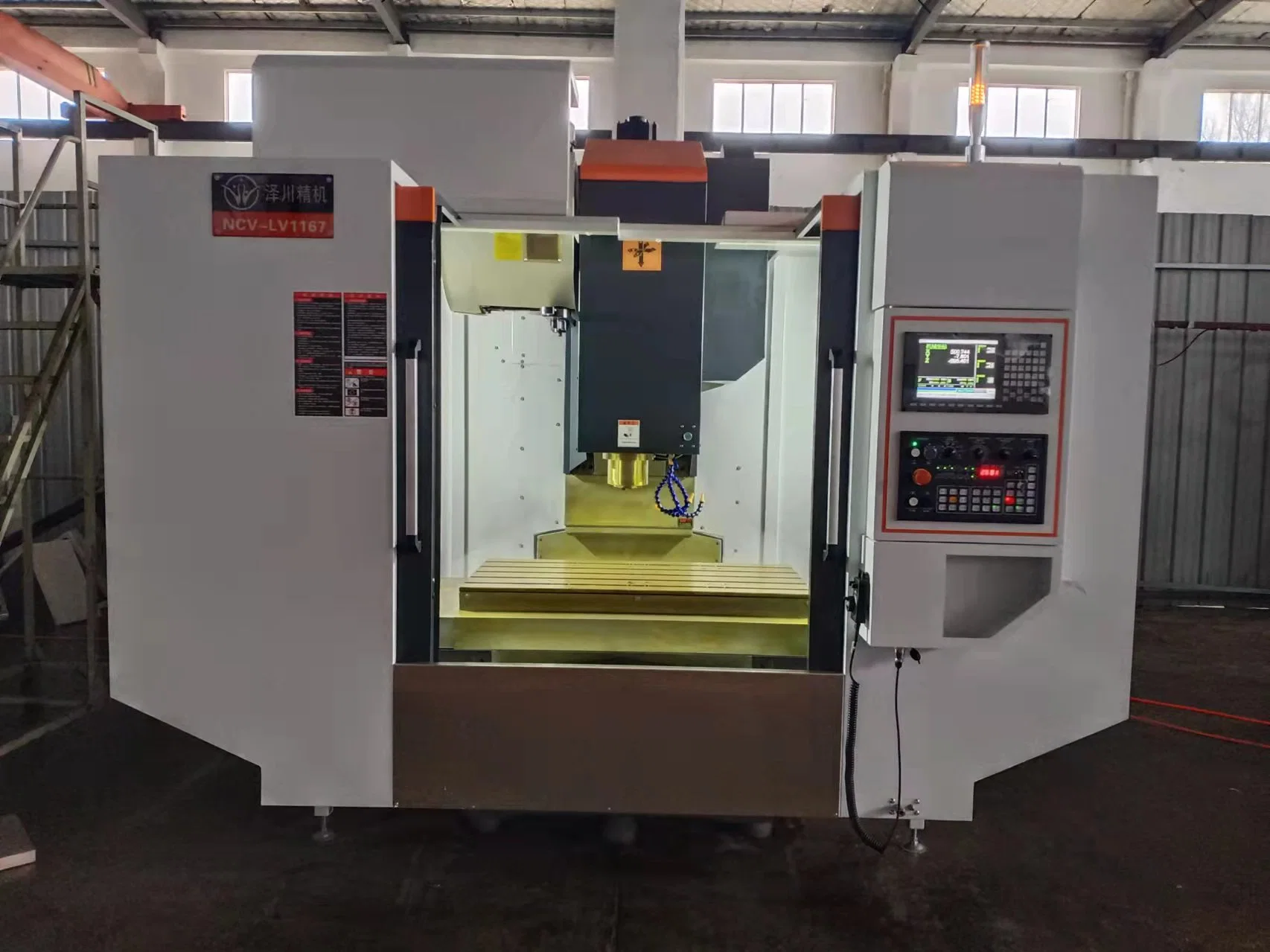 Corte de metal reforzado Precision Metal fresado 3 ejes Centro de Mecanizado Vertical CNC