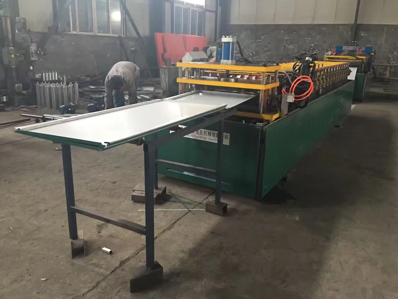 2019 Dixin - Hanger automático/placa cuadrada/deflector de viento Paneles de techo Tablero de techo enrolladora