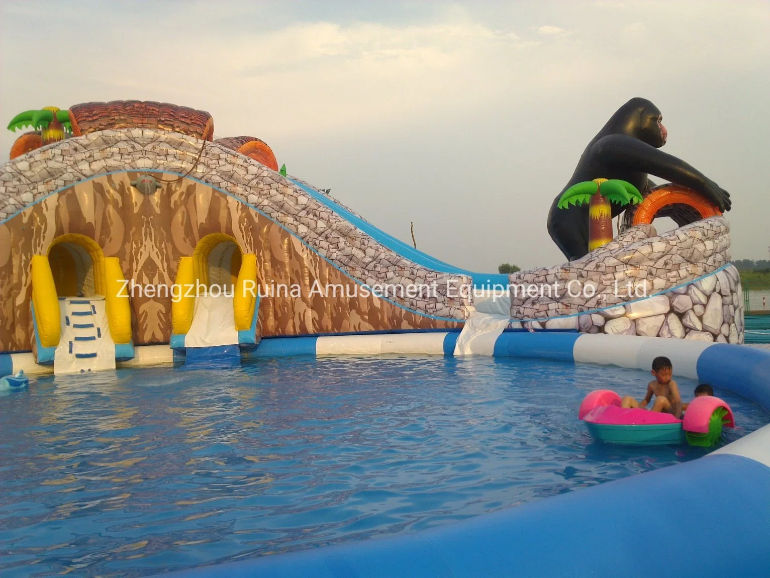 Attraction Nouveau toboggan aquatique Inflatable Giant Bouncer Castle pour l'eau Stationnement