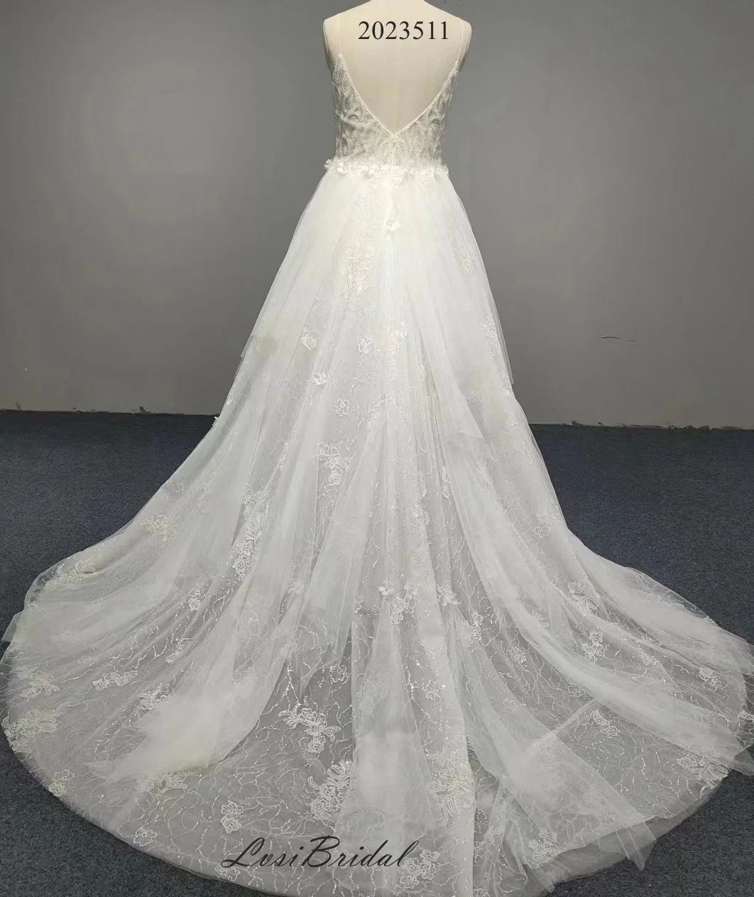 2023511 V Neckline Spaghetti lanières Heavy Beads Bodice Robe de mariage Robes de mariée à jupe de tulle et motif feuilles de Lotus avec soirée en train long Habillez-vous avec Wholesale