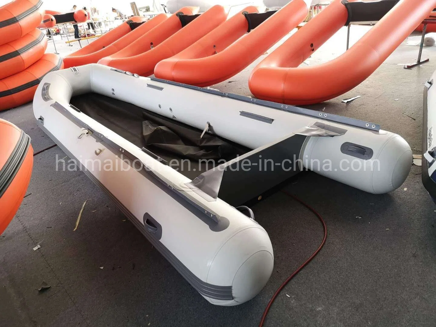 Classical Style 18feet 5.5m Aluminum Floor Hypalon Inflatable Boat Speed Boat Motor Boat Marine Rescue Boat Rowing Boat Pneumatic Boat Fishing Ferry for Sale