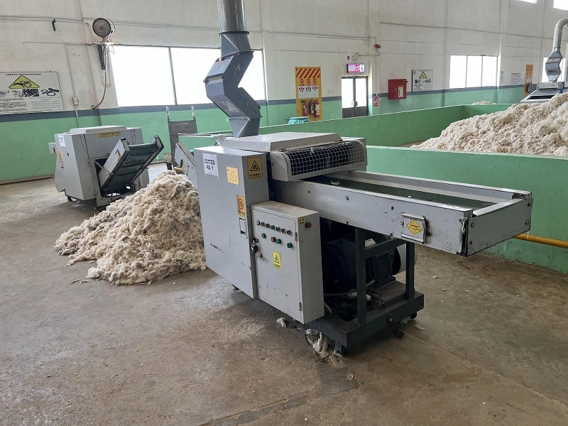 Cloth Denim Yarn Sheets Sponge Leather Fabric Cutting Machine for Cotton Yarn Textile Waste Recycling Machine Rotary Reciprocating Cut off Cutter