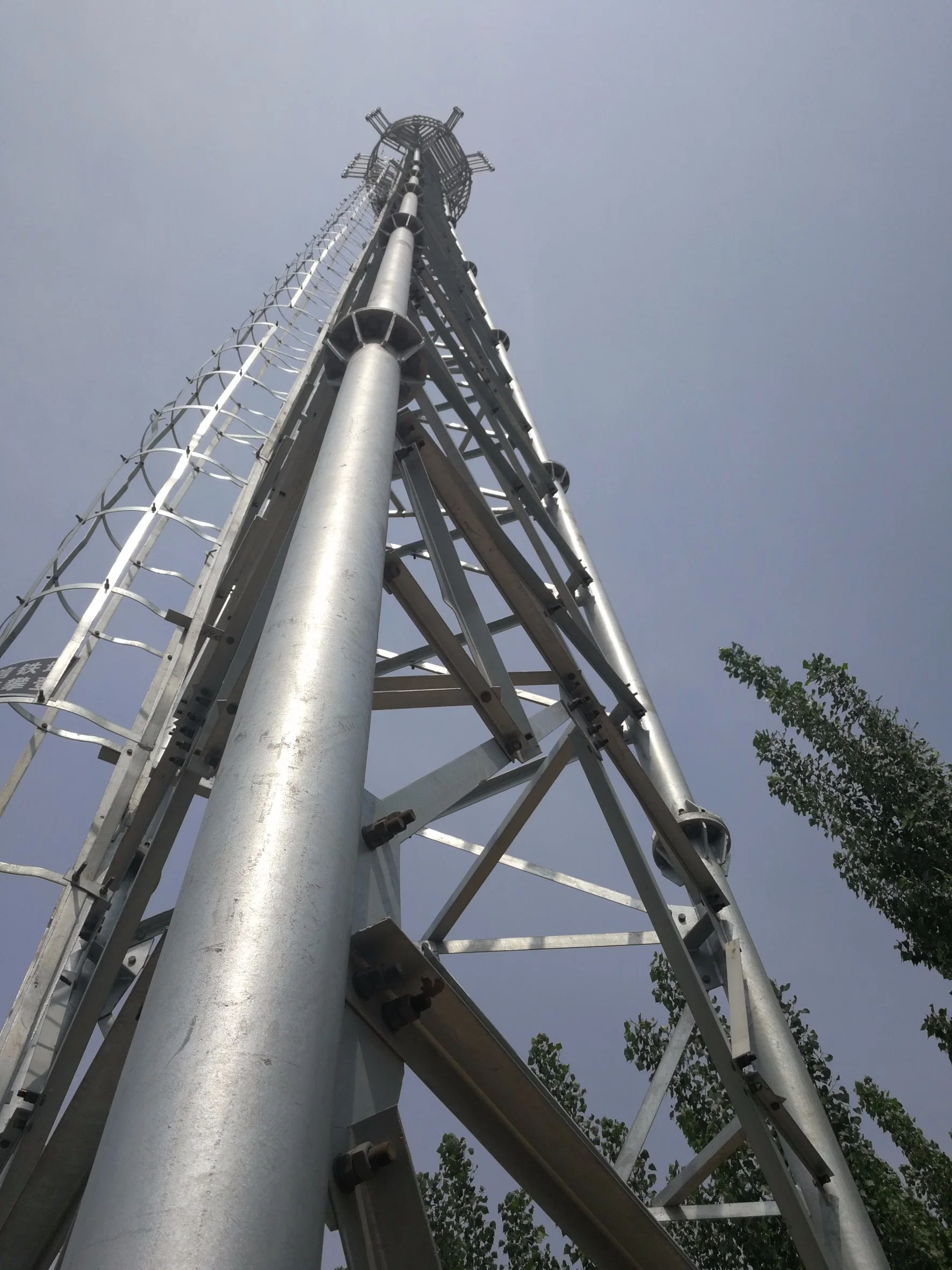 3-Leged Tubo de acero de la torre de telecomunicaciones