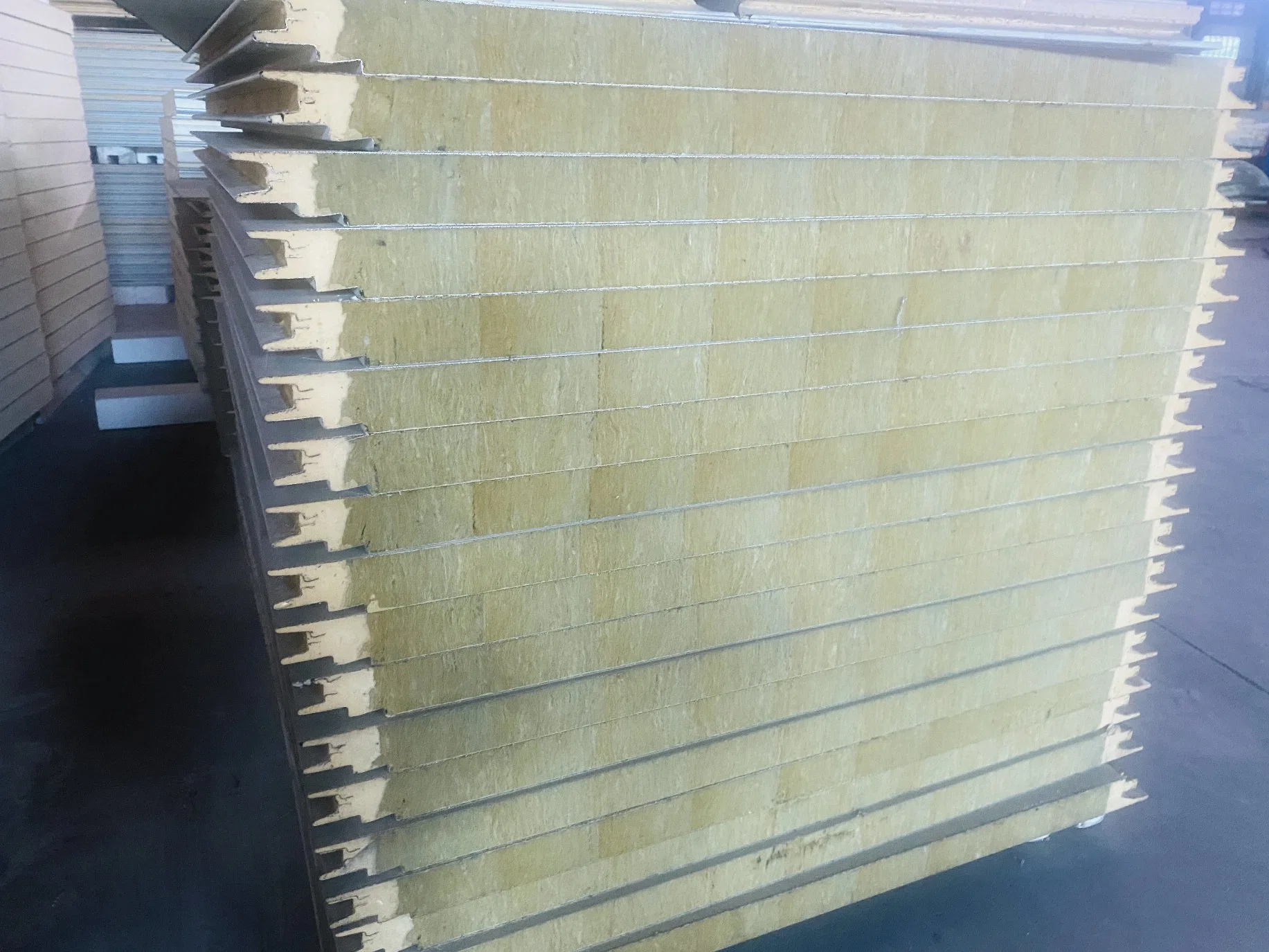 High Density Class a Fireproof Rock Wool Board Thermal Insulation and Sound Insulation Rock Wool Sandwich Board