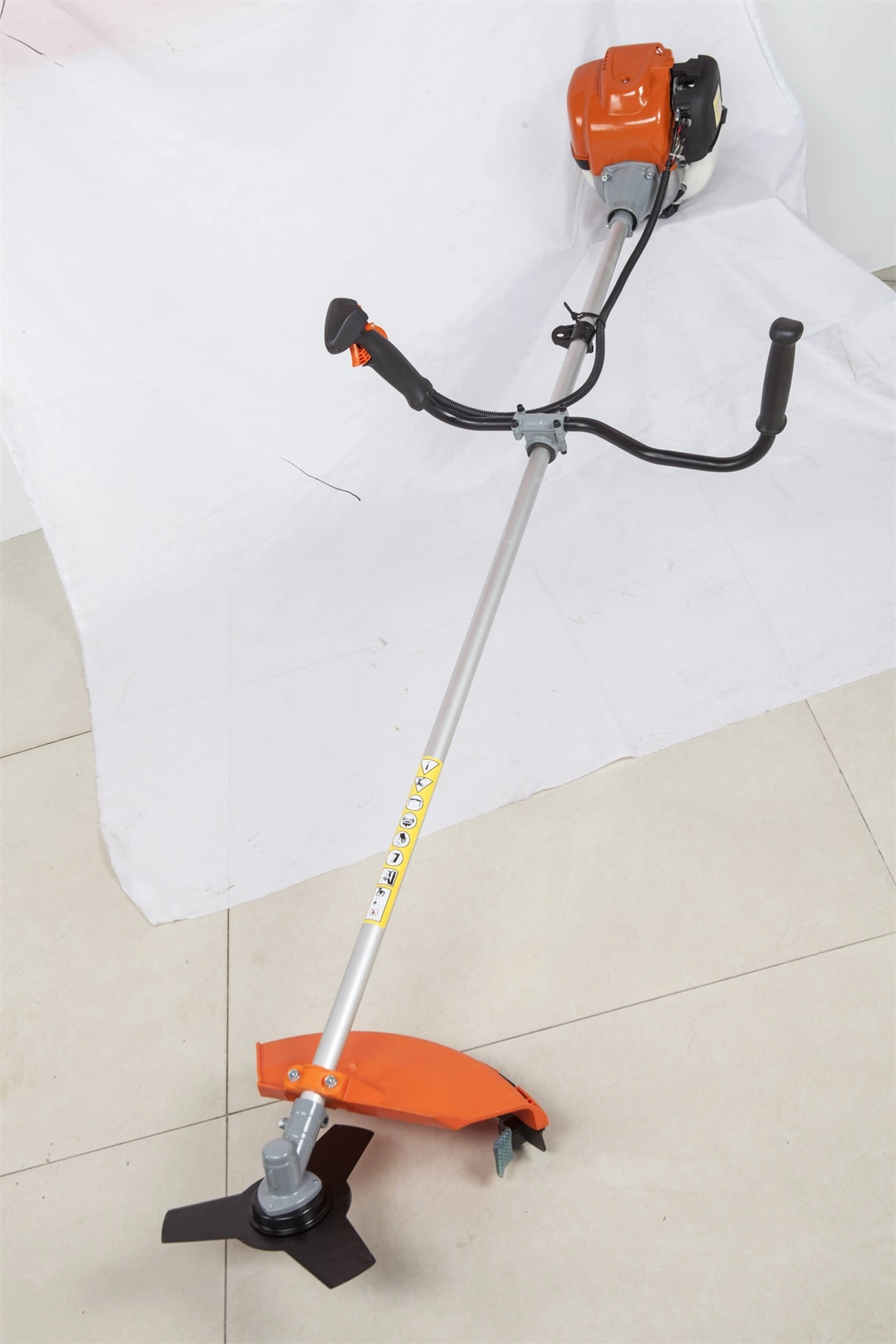 Shoulder Type Brush Cutter Grass Cutter Cg438 with 4-Stroke Engine Gx35 1.0kw 38cc