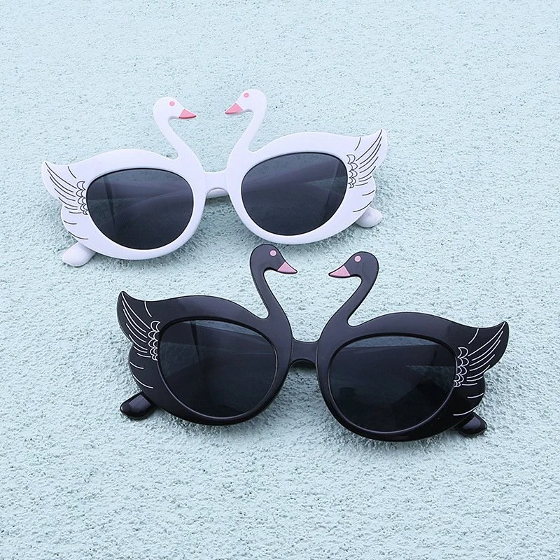 Ráfaga de gafas de sol infantiles de dibujos animados Cute Swan de hombres y mujeres bebé gafas de sol Gafas de protección UV Children's Wholesale