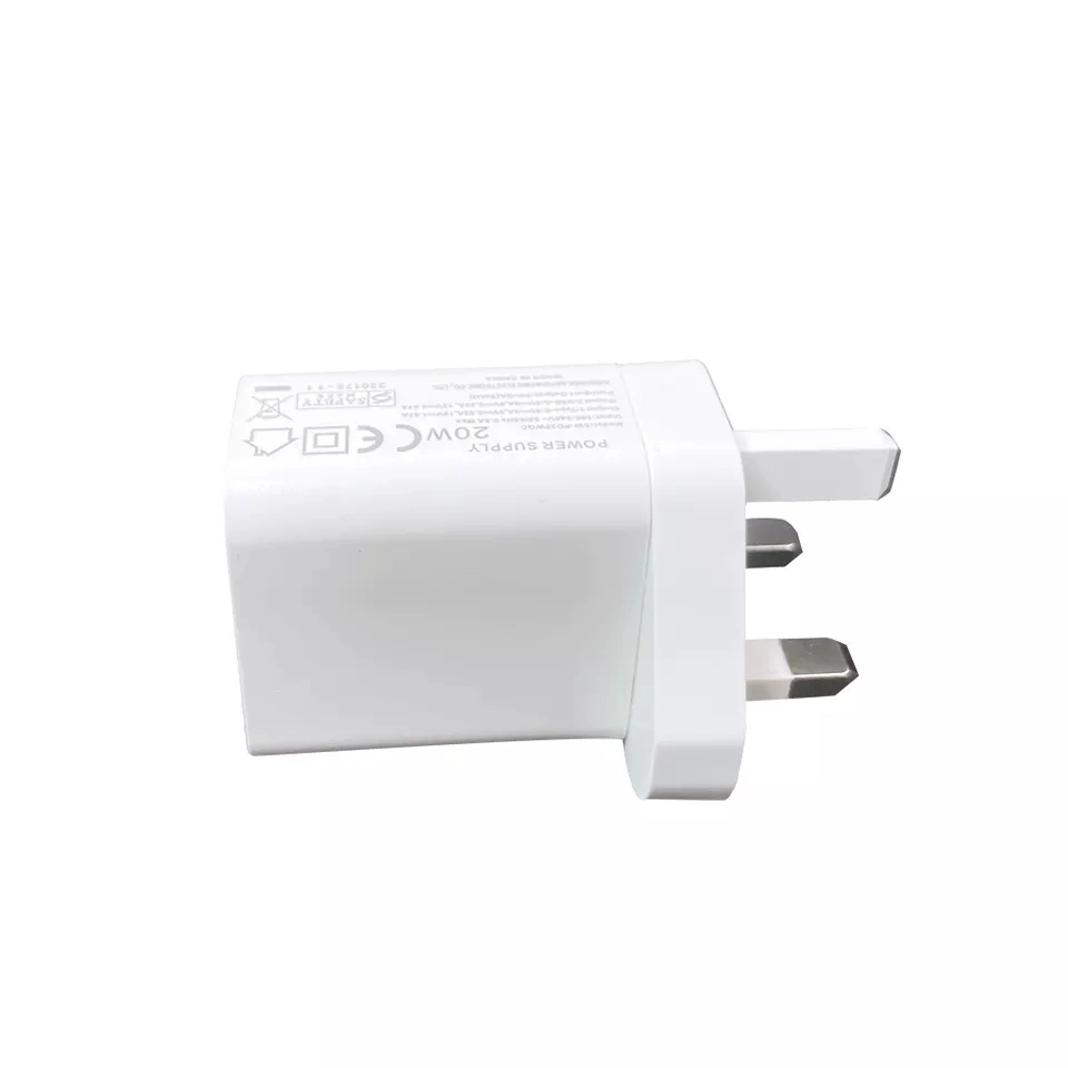 UK 3 Pin Plug in Quick Charging Adapter Dual Port Singapore Safety Mark 20W Pd USB C Wall Charger for Mobile Phone