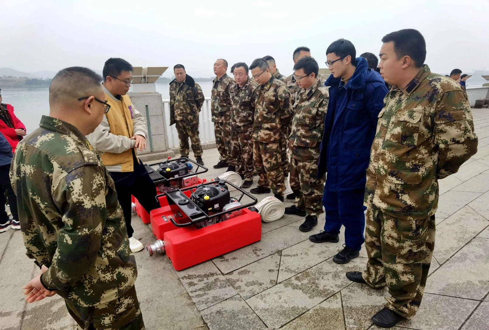 Equipo de lucha contra incendios de la fábrica 5,5HP Motor de gasolina bomba de riego flotante