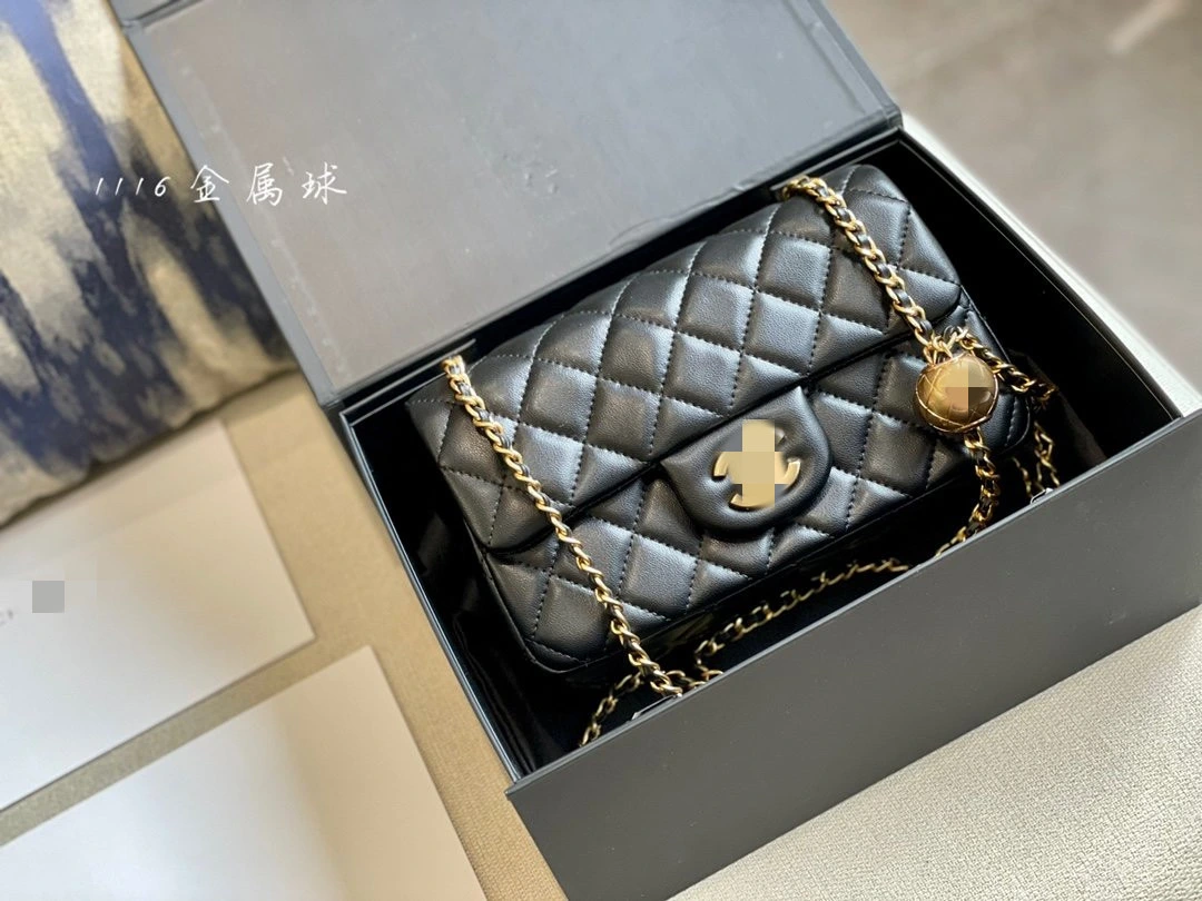 Hot Seller 2021 Guangzhou Luxury Fashion Cc''s Quilted Design Women Cross Bag for Girl with Metal Closure