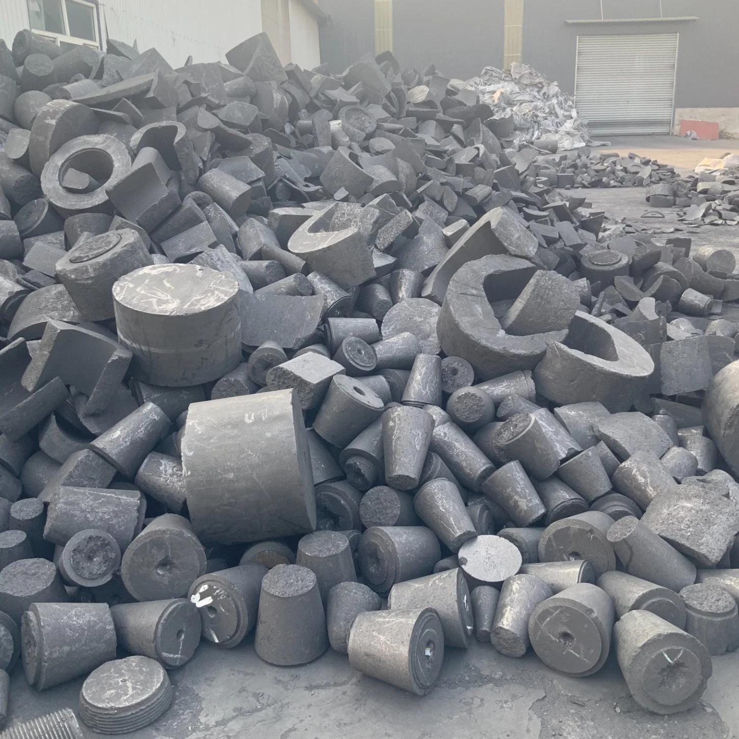 Used Broken Graphite Electrode Scrap Is The Subsidiary Products After Machining Process of Graphite Electrode