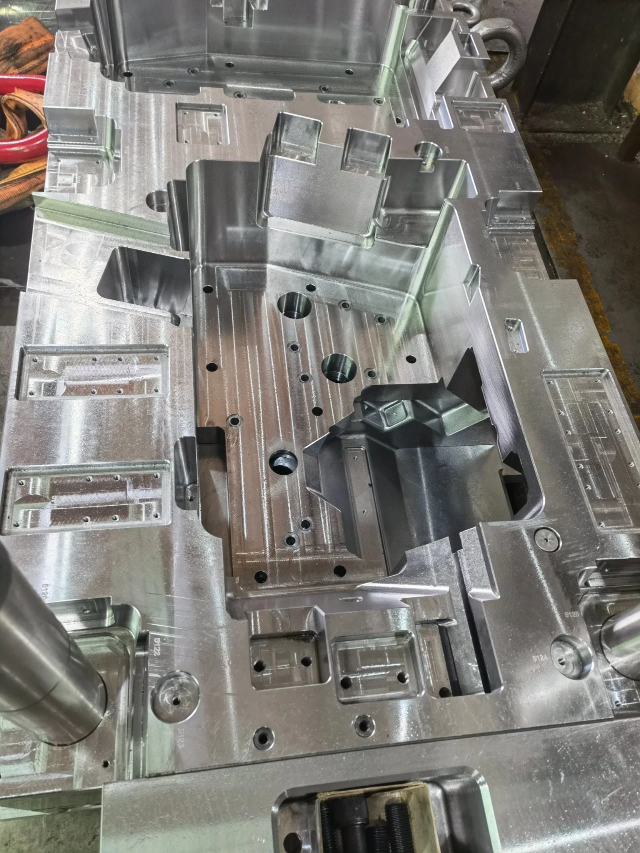 Injection Plastic Mould Making Rapid Prototyping Automobile Spare Parts Injection Molding Non Standard Plastic Base Mold