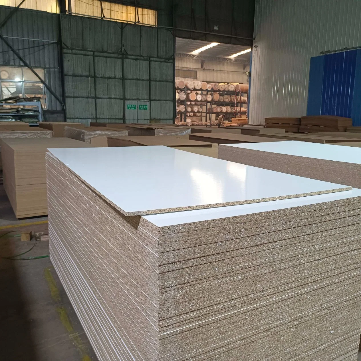 2100*2800 White Melamine Board White Melamine Particle Board Manufacturing Plant