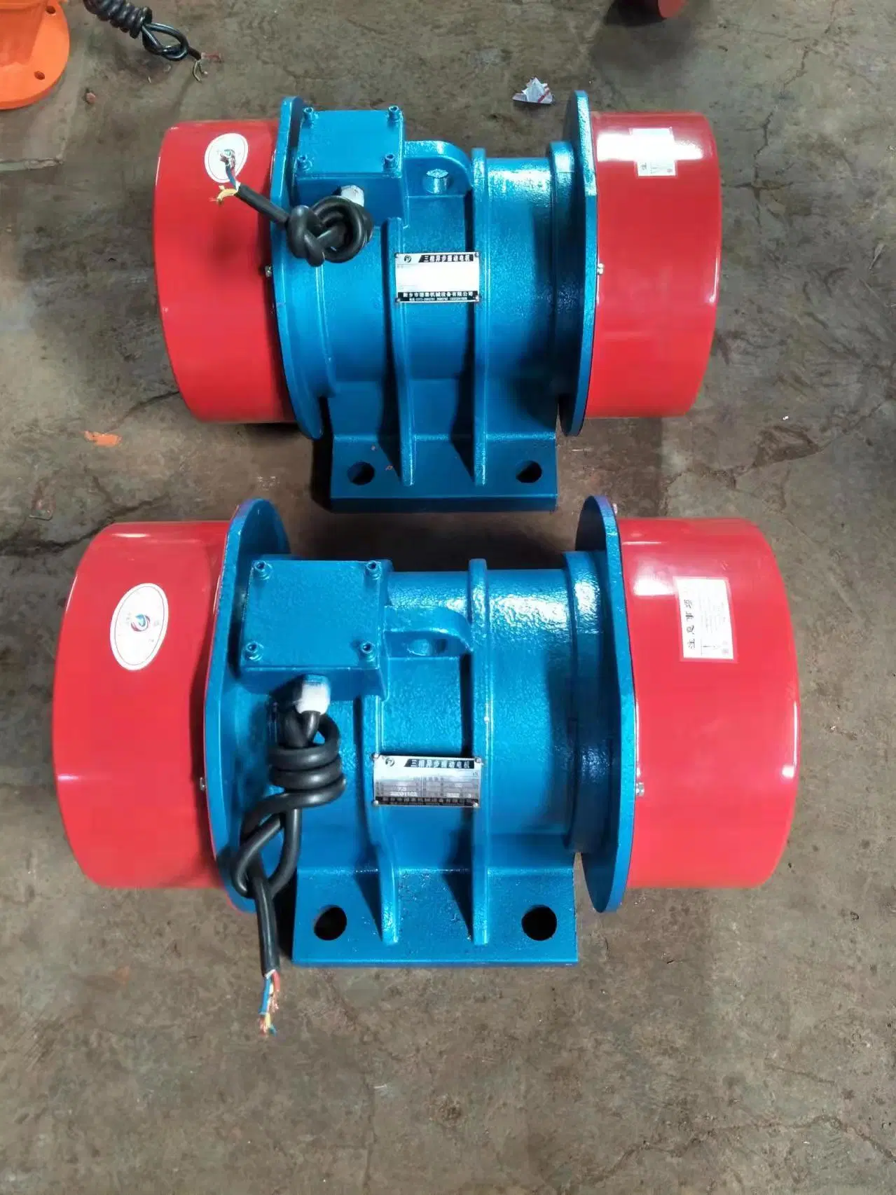 Vibration Motor Apply to Silo Wall Thickness 25-40mm and Cone Storage Capacity 200tvibration Force: 50kn