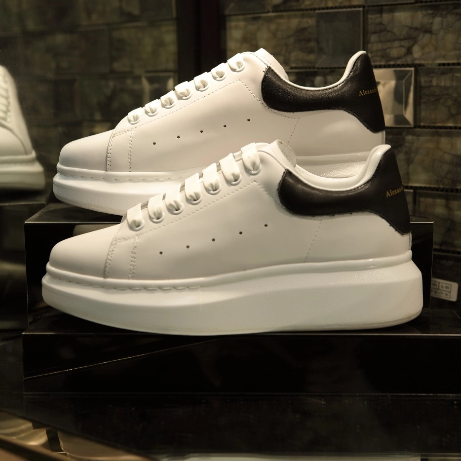 ′ Venta caliente Marca de lujo de alta calidad Sneaker moda Mcqueens Zapatos Zapatos deportivos de diseño