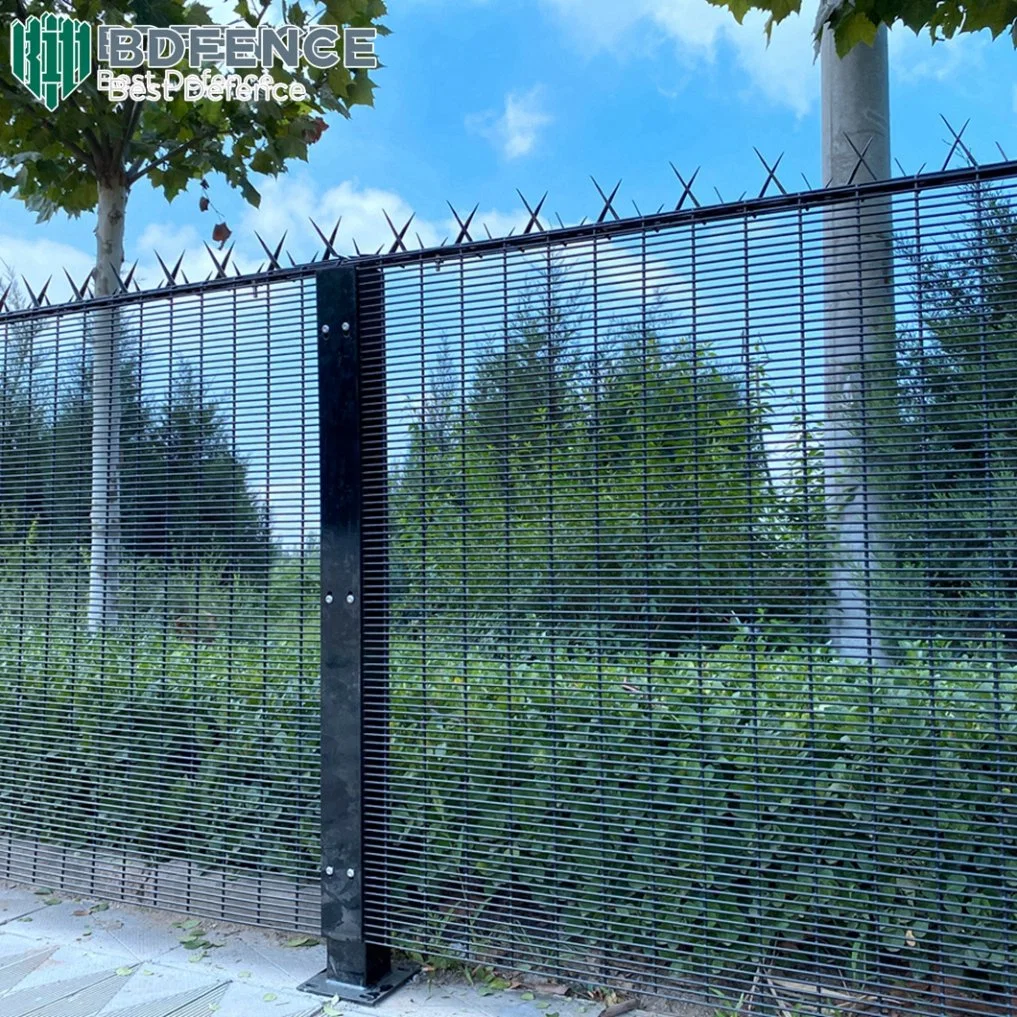 Easily Assembled Small Mesh Hot Dipped Galvanized PVC Coated Airport Fence Manufacture