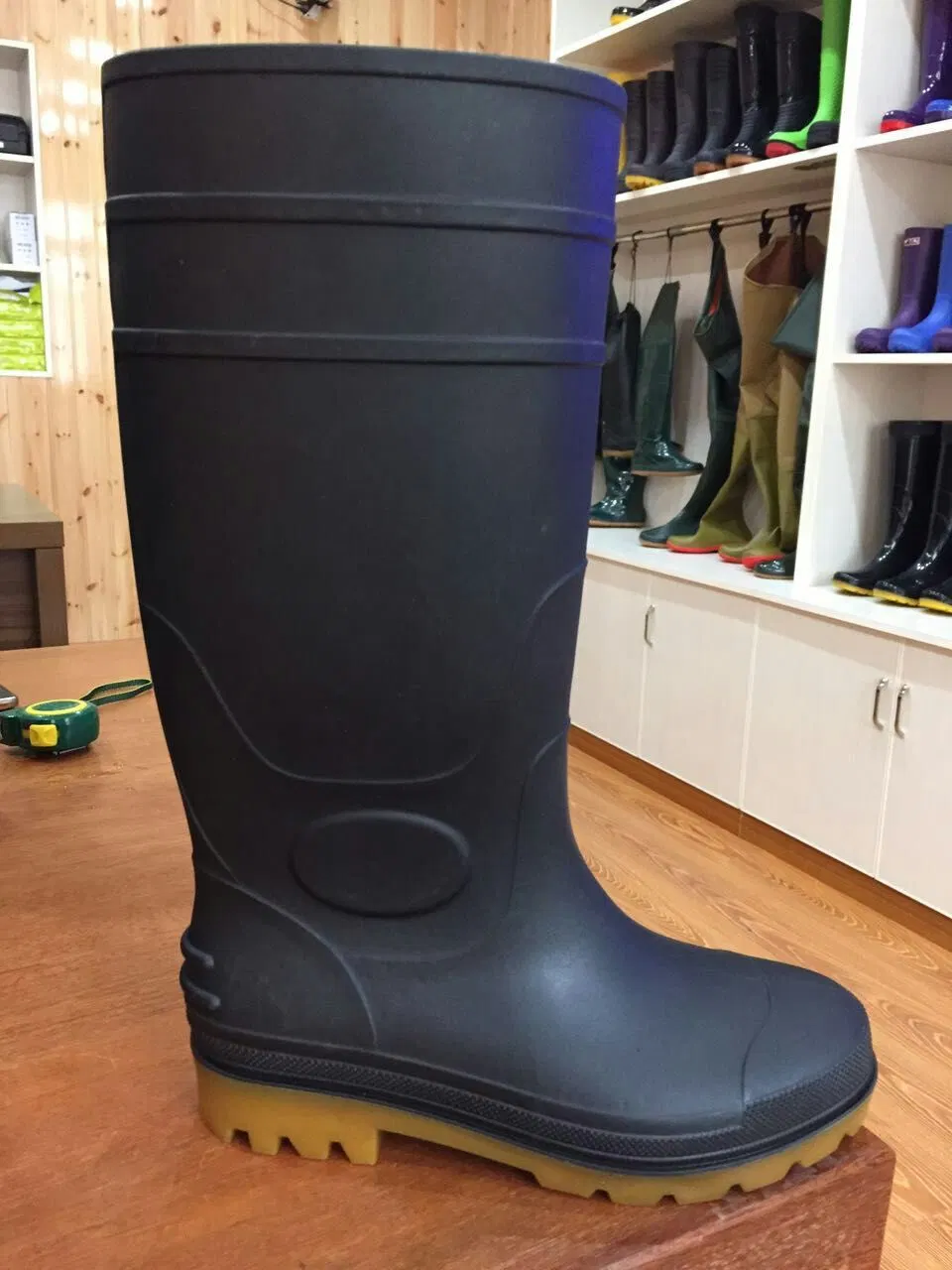 Wholesale/Supplier The Cheapest Men PVC Safety Water Proof Labor Rain Boots (HXF-002)