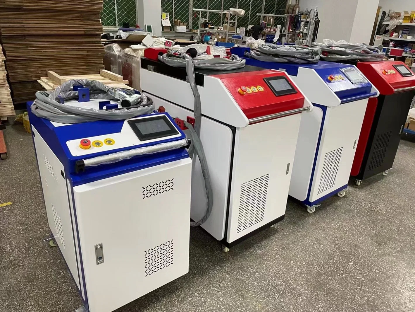 Hand Held Oxide Painting Coating Metal Rust Removal Machine 2000W Fiber Laser Cleaning Machine Price
