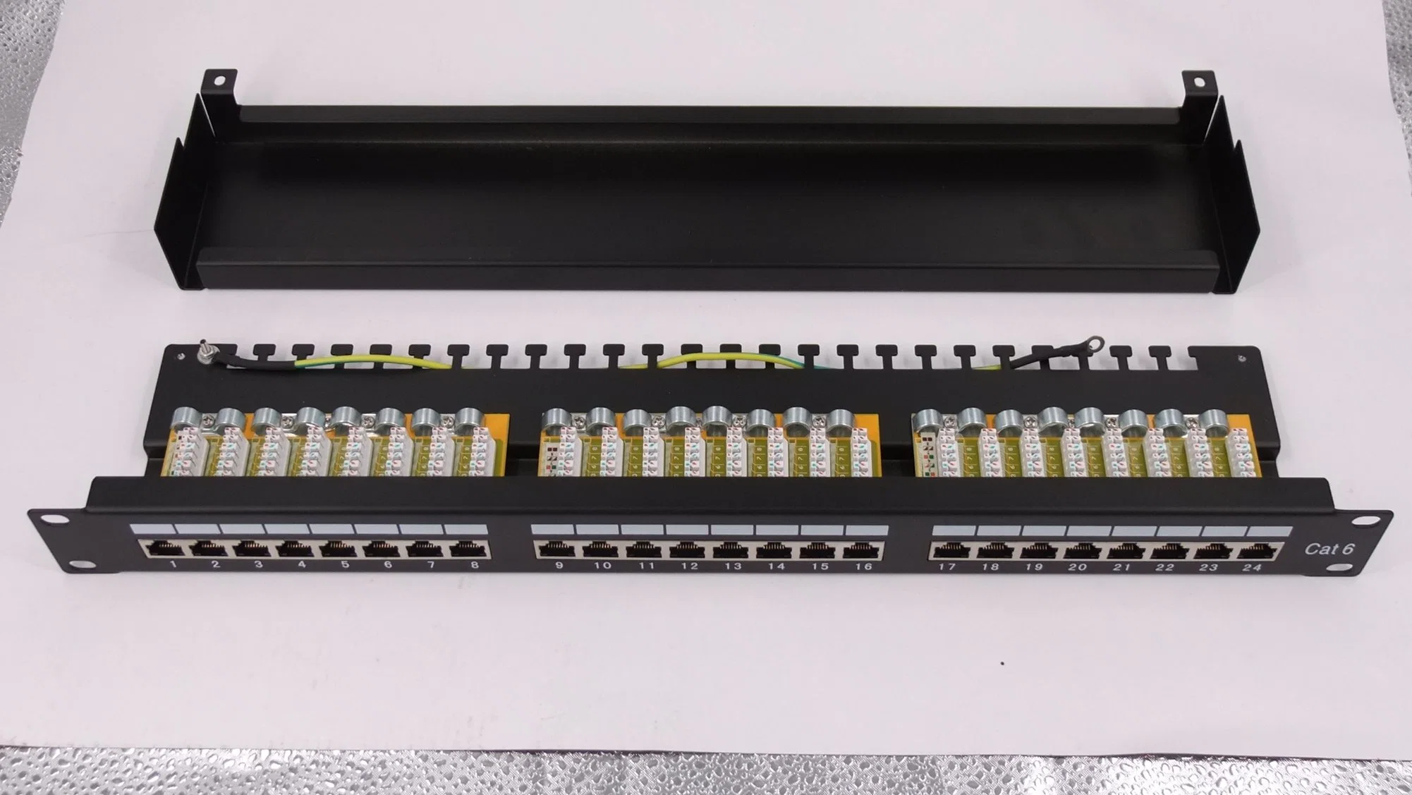 Ca. T6 Patch Panel 24 Ports 90 Degree FTP Cat5e CAT6A