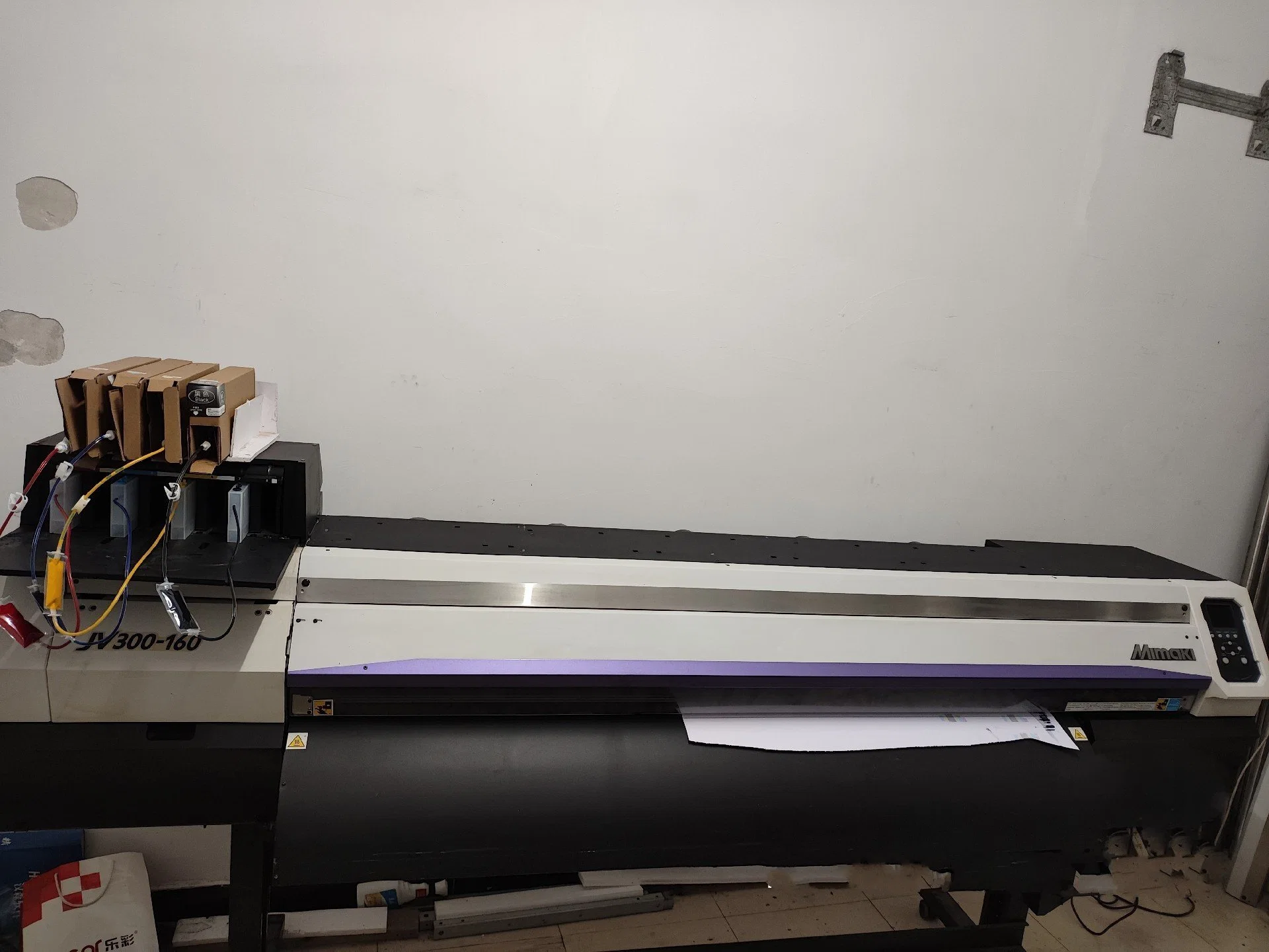 طابعة نفث الحبر ذات التصميم العريض مقاس 1600 مم المستخدمة/المسترداد Mimaki Jv300-130plus Jv300-160plus طابعة مذيب Mimaki Jv300-160plus راسمة Sublimation