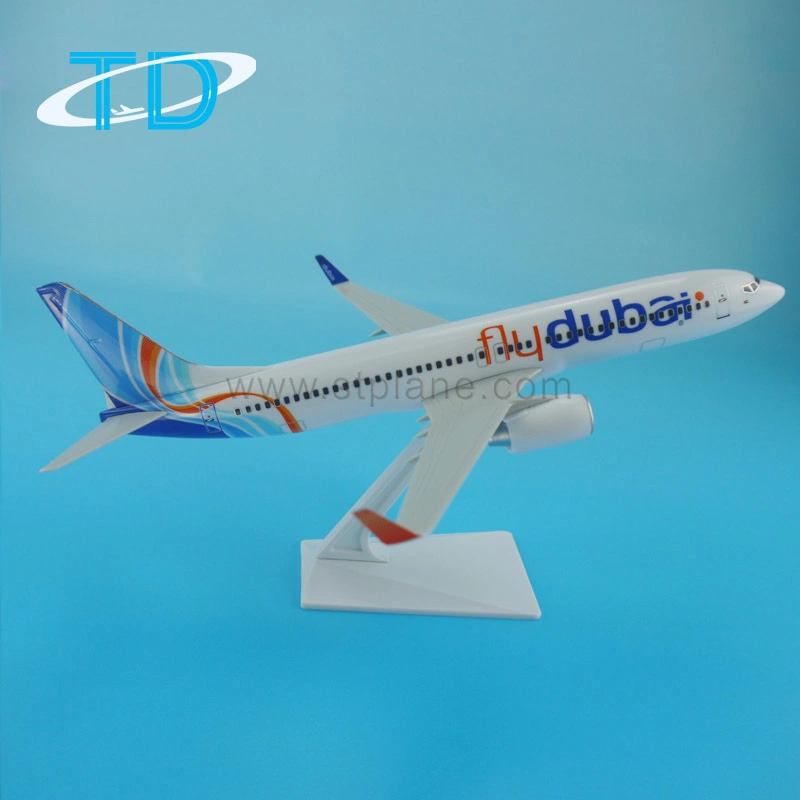 Fly Dubai B737-800 26cm Decoración plástico avión modelo