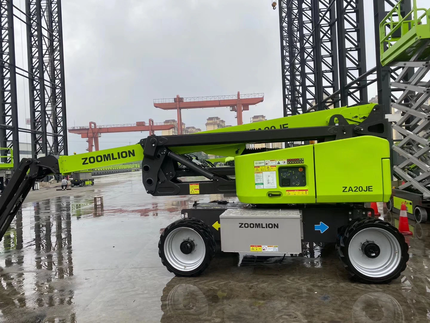 Zoomlion Boom Lift 20m Zt20j Diesel Lifting Machine for Sale in Russia