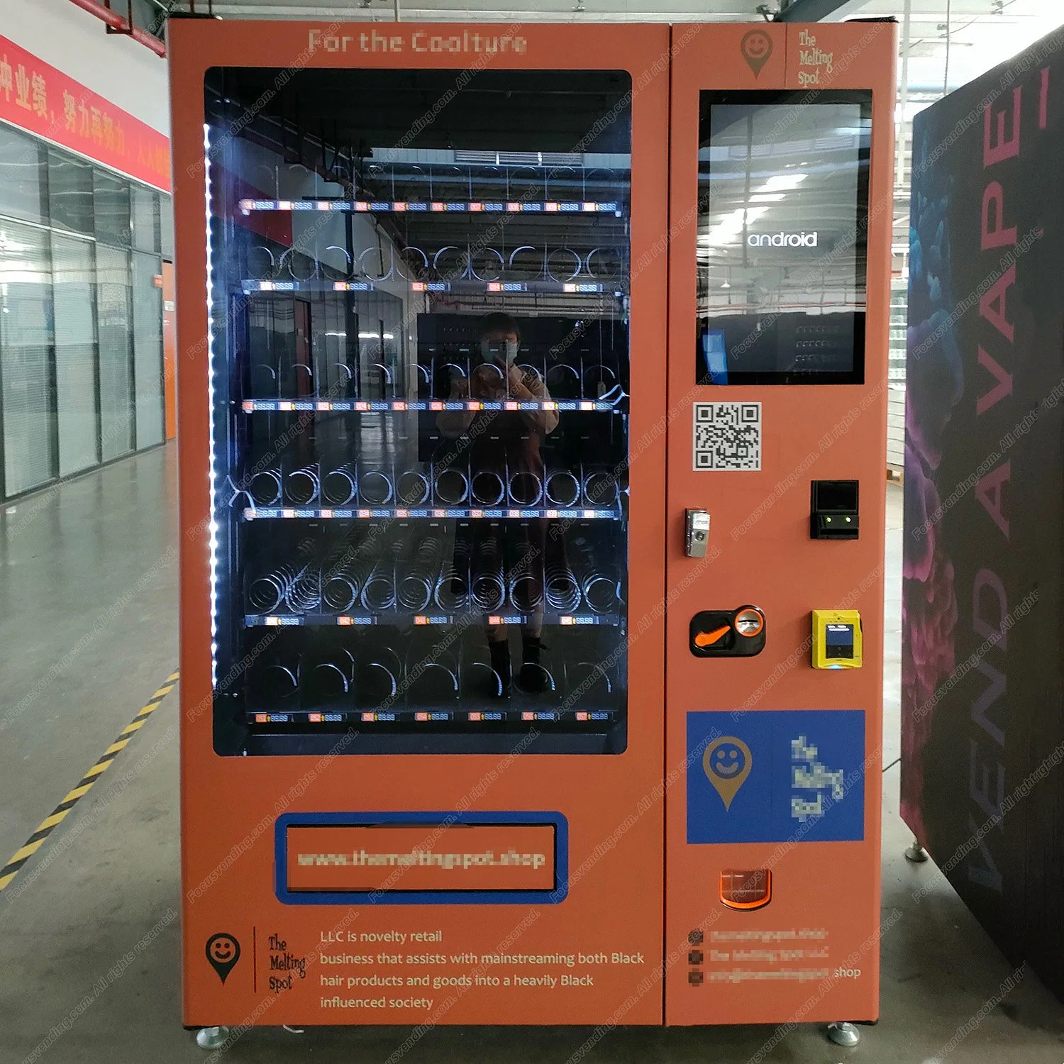 Focusvend Outdoor Business Convenient Drinks Vending Machine for Juice Beer with LCD Touch Screen Supports Google Pay /Banknote and Coins