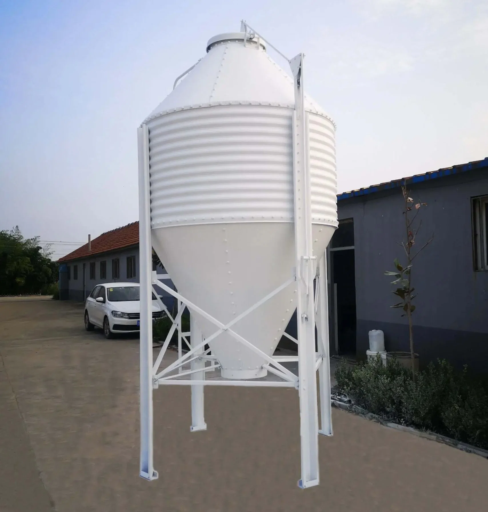 Granja de cerdos automática con torre de alimentación y silos de línea de alimentación